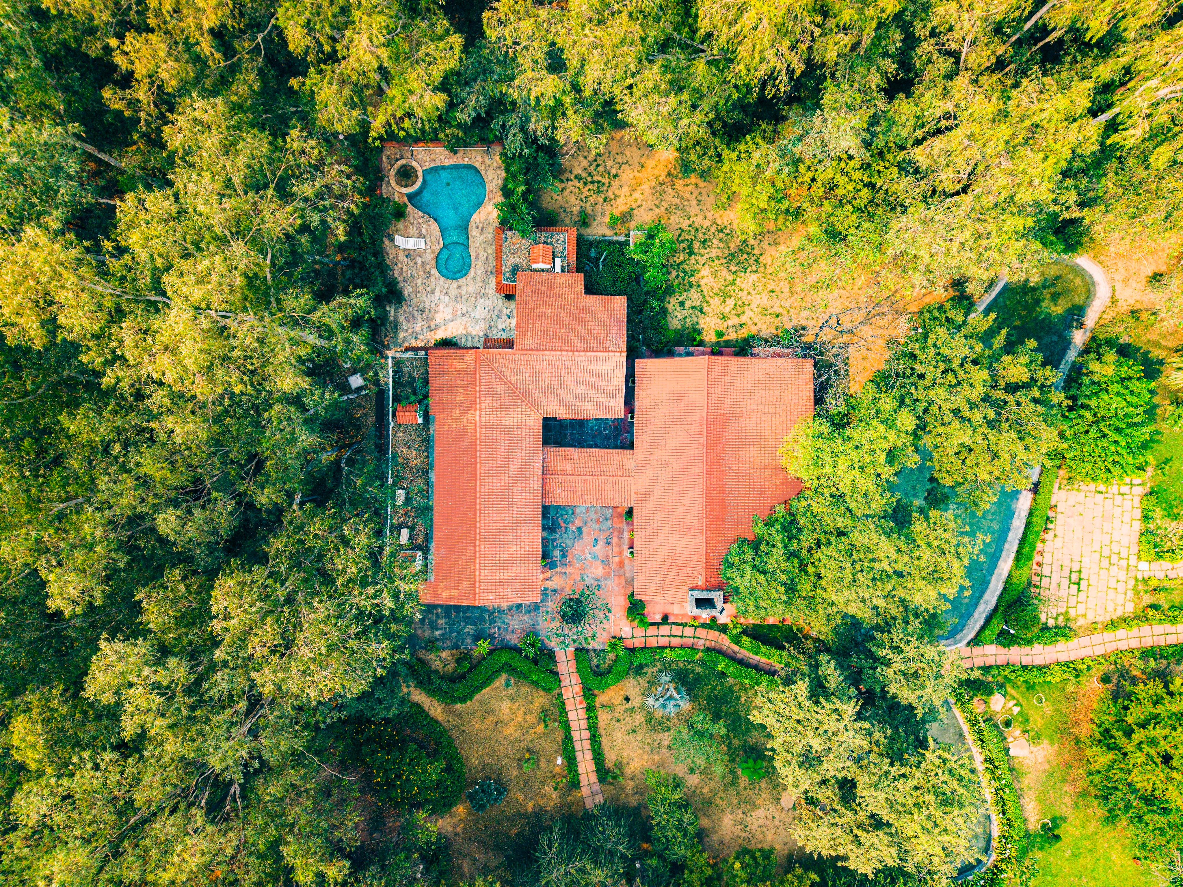 AMA STAYS AND TRAILS LOTUS VILLA DHAUJ